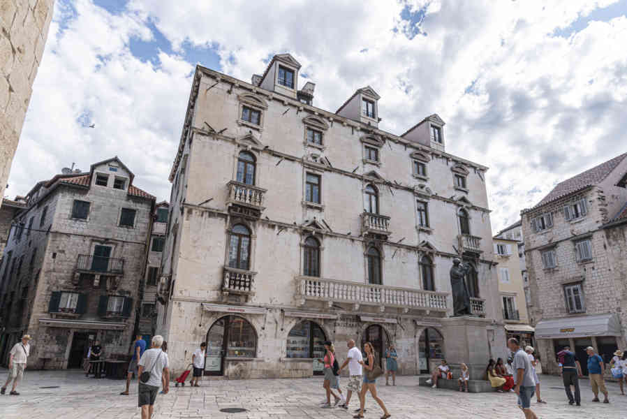 Croacia - Split 72 - plaza de la Fruta - palacio Milesi